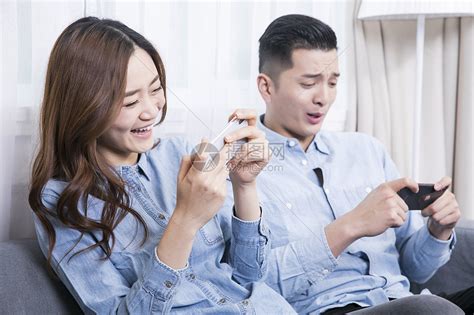 男生打游戏还跟你聊天代表什么